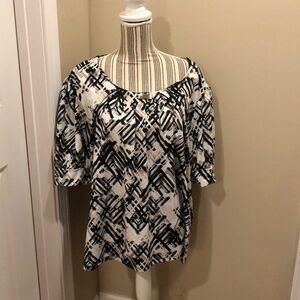 Notations Woman Black and White Top Size 3X